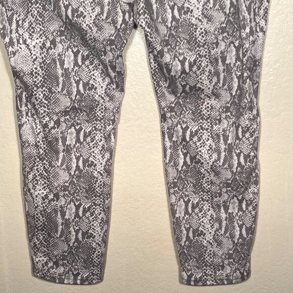 Gray & White Snake Print Women Leggings Pull-on 3X Cotton Blend Stretch - Picture 6 of 12